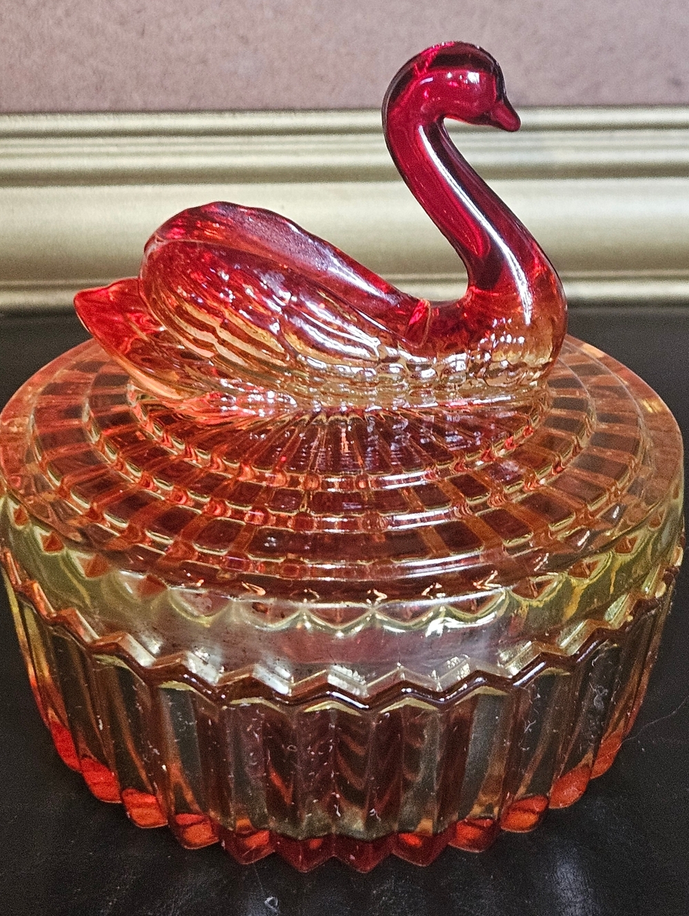 Vintage Jeanette Glass Amberina Powder or Trinket Dish featuring Swan Lid - Picture 4 of 14